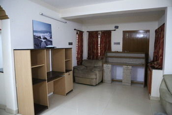 Fast Track Ecr Guest house 3*